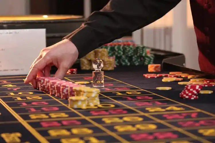 Kontrol Taruhan Mudah Spin otomatis dan penyesuaian taruhan dapat diakses dengan mudah pada perangkat seluler
