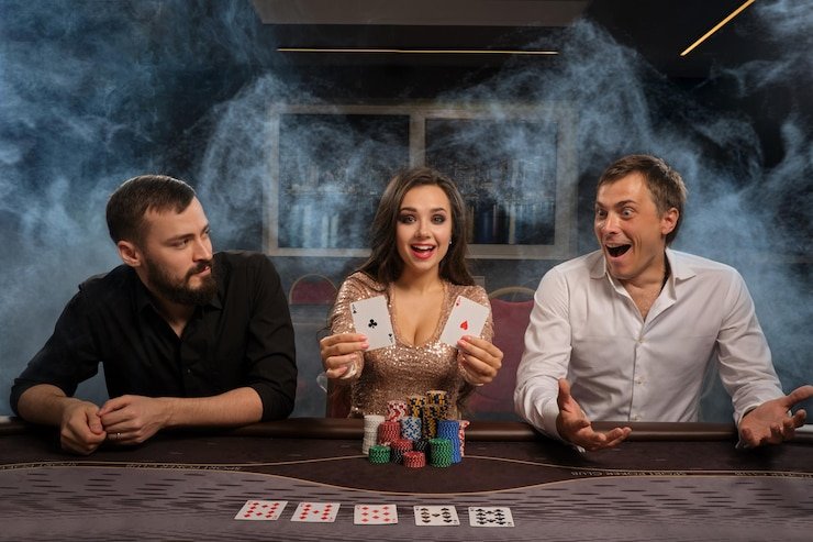 Papan peringkat Tournament Mode menampilkan 5 pemain teratas dengan chip stack mereka